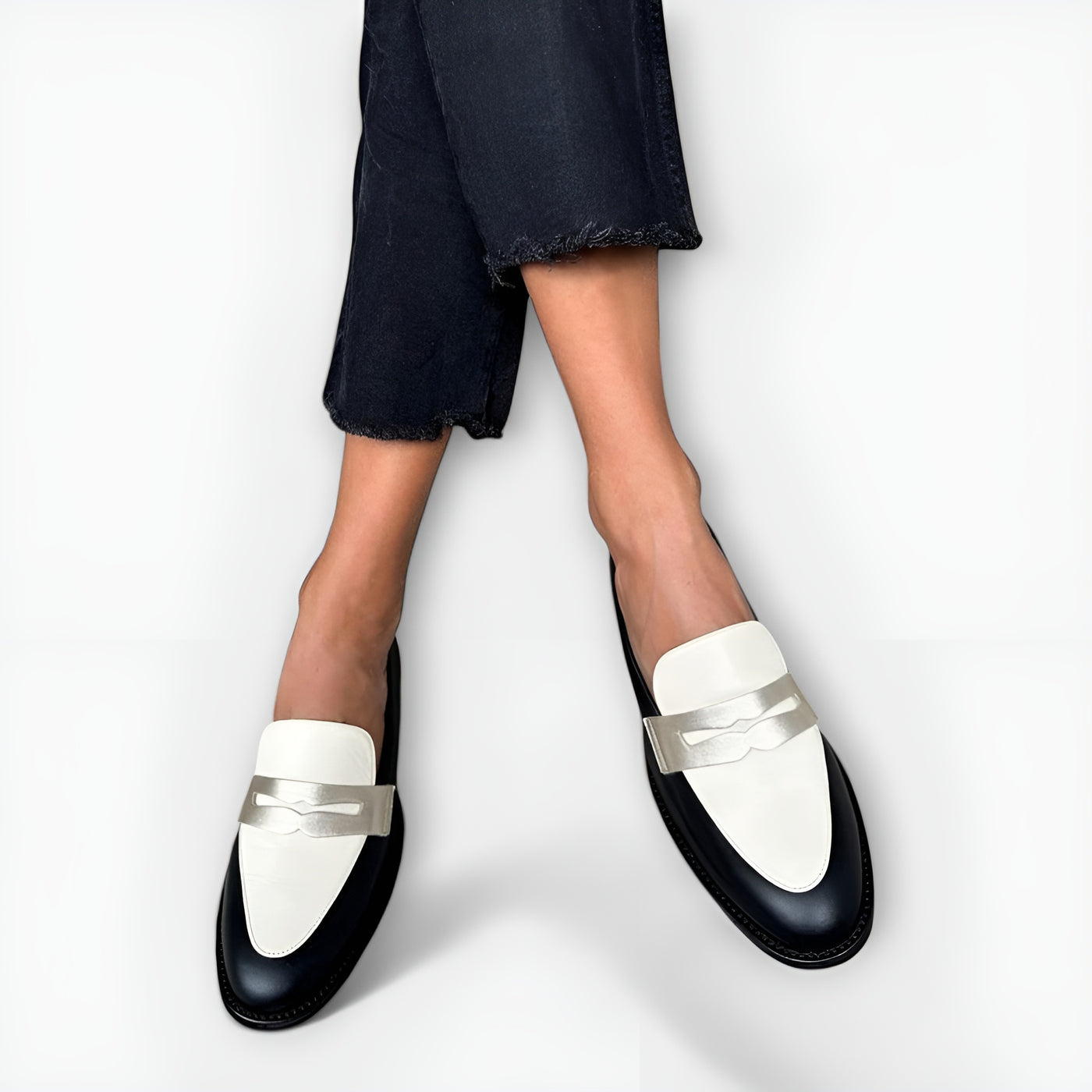 Assia™ – Mocassins Noirs à Finition Métallisée